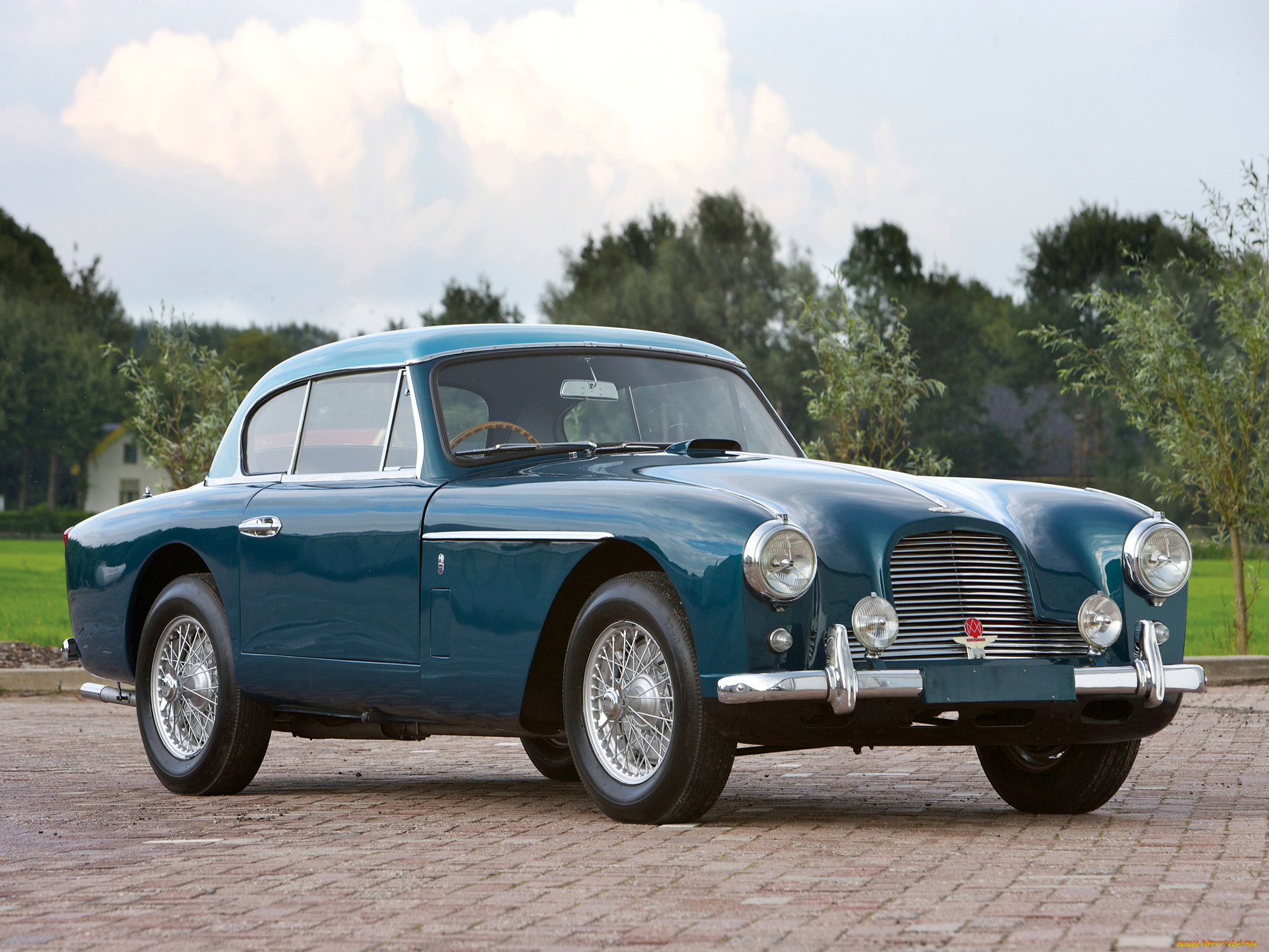 Автомобиль 2 4. Астон Мартин 1951 db2 Coupe. Aston Martin db2-4 mk2. 1951 Aston Martin db2. Aston Martin купе старый.